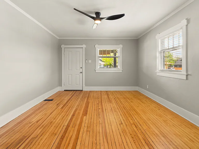 202 N Hooker St — Photo 3