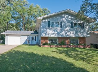 1725 Monticello Rd, Hoffman Estates, IL 60169