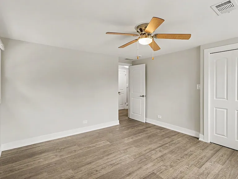538 N Broadway Ave — Photo 21