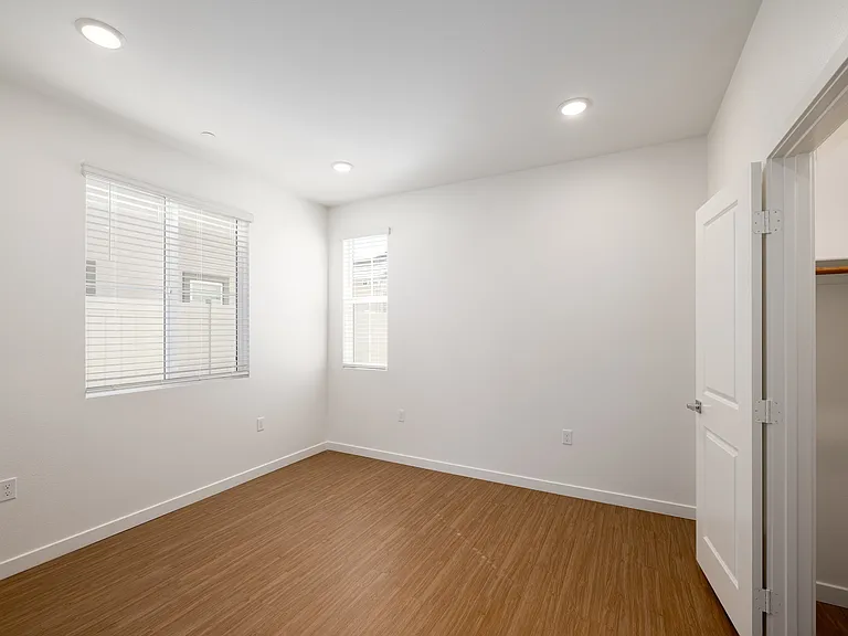 Glen at Fontana Homes — Photo 21