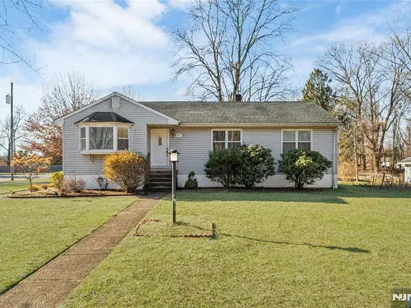 60 White Oak Road, Par-troy Hills Twp., NJ 07054