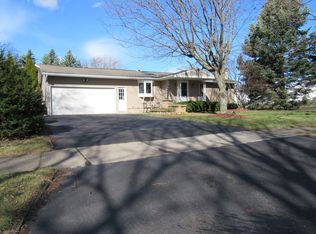 9 Capri Dr, Rochester, NY 14624