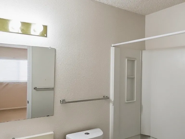 227 Burlington Dr — Photo 11