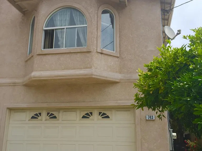 743 Adams St — Photo 3
