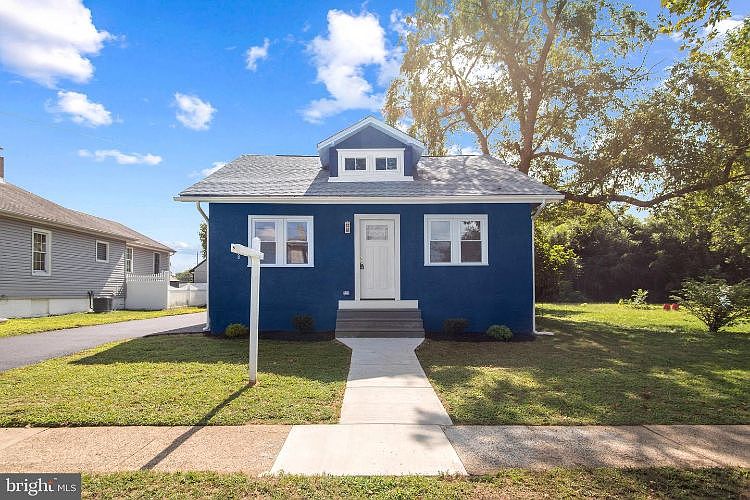 1st image of 3 Alden Ave