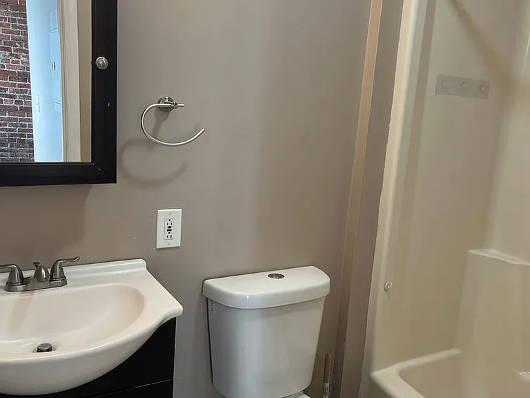 614 Armandale St — Photo 23