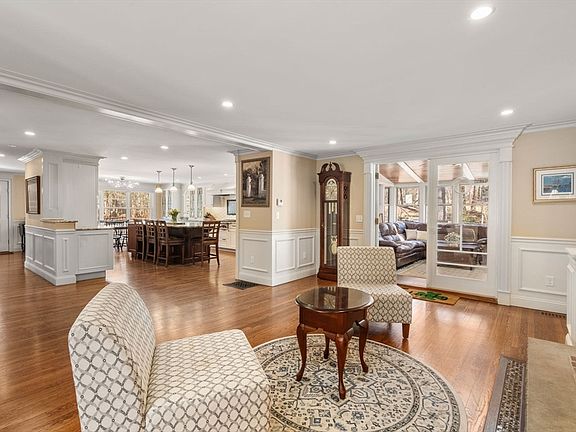 3rd image of 45 Heritage Dr