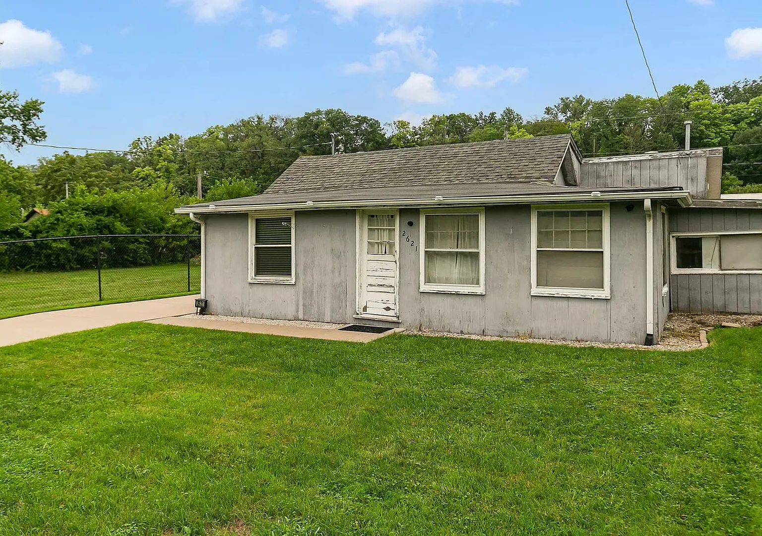 3-Bedroom Home with Detached Garage in Rock Island — Photo 1