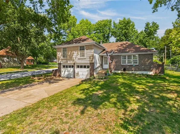 418 SW Sunset Dr, Lees Summit, MO 64081