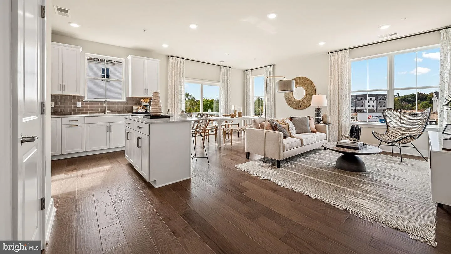 3 bed, 2.5 bath, 1816 sqft, $3,200 — Photo 3
