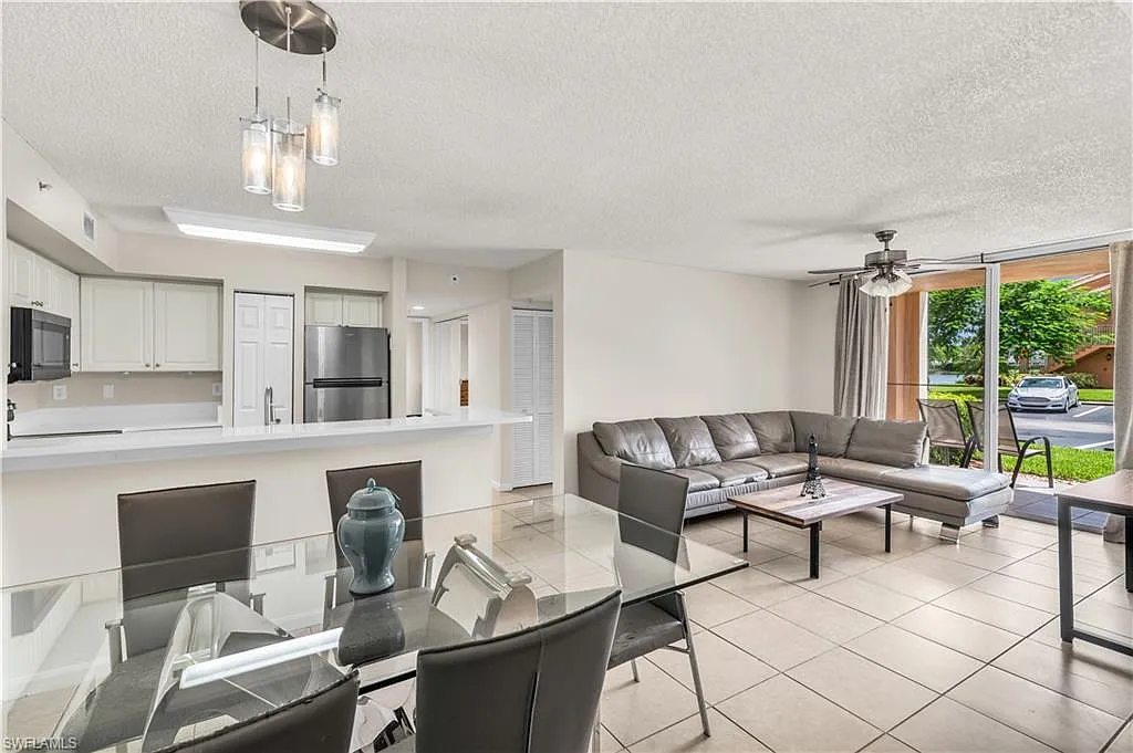 3 bed, 2.0 bath, 1219 sqft, $2,050 — Photo 2