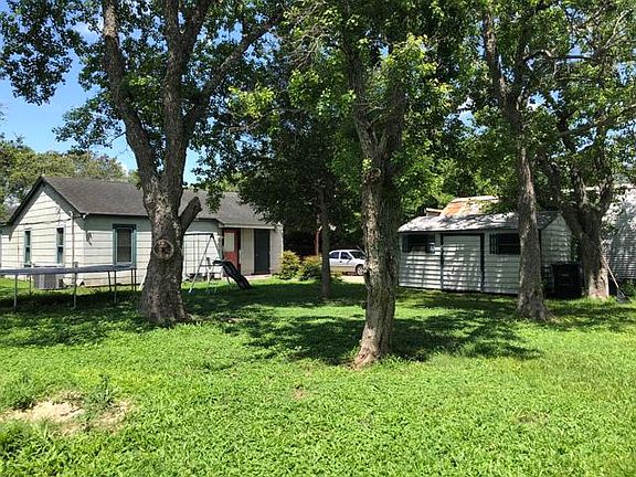 3rd image of 1046 Mansfield St
