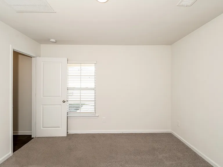 1304 Gardner St — Photo 7