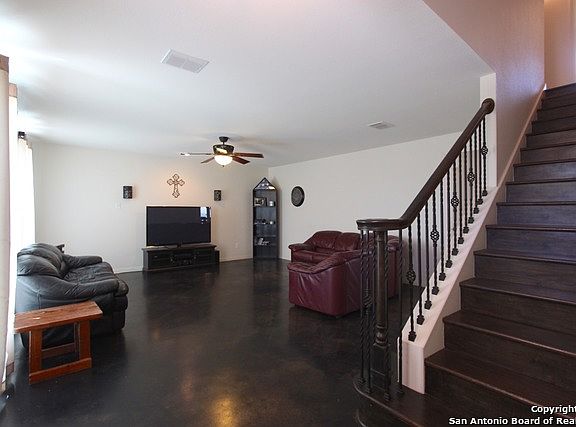 2nd image of 128 Oak View Dr