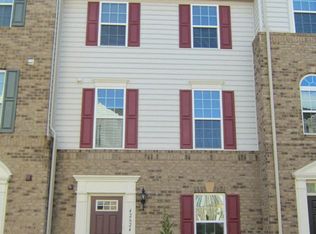 42624 Freistadt Sq, Sterling, VA 20166