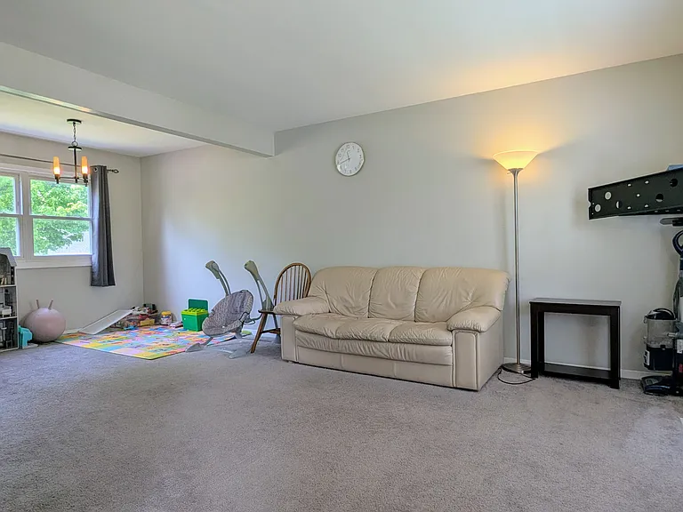 1719 Butler Ct — Photo 2