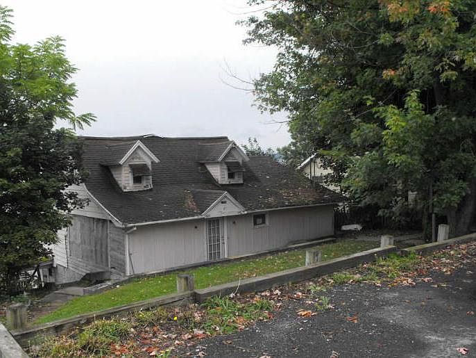 2nd image of 2395 Lower Lake Rd