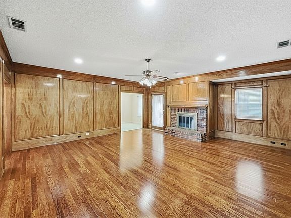 5th image of 302 W Apollo Rd