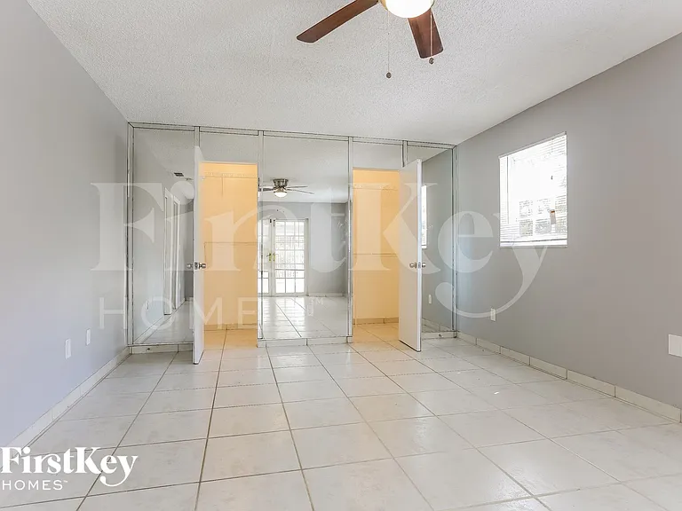 4006 NW 76th Ave — Photo 11
