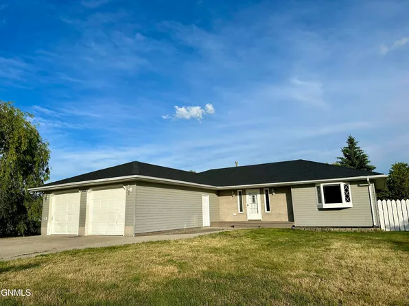 203 Dean Ave, Tioga, ND 58852