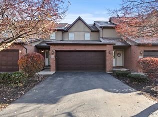 5225 Bridle Path Ln, Lewiston, NY 14092