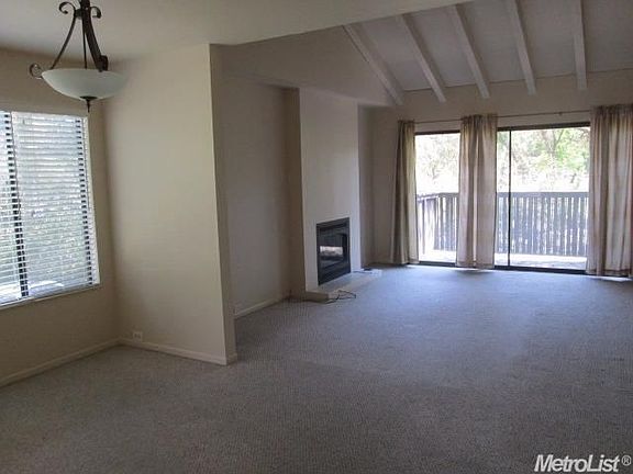 4th image of 802 Woodside Ln E Unit 15