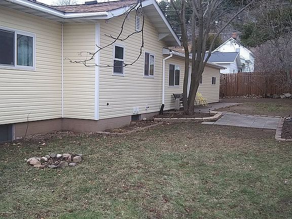 3rd image of 718 Fairbanks St