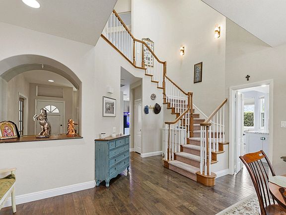 4th image of 614 Cabezon Pl