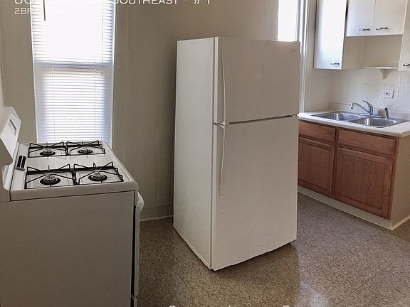 3rd image of 808 Sheldon Ave SE #1