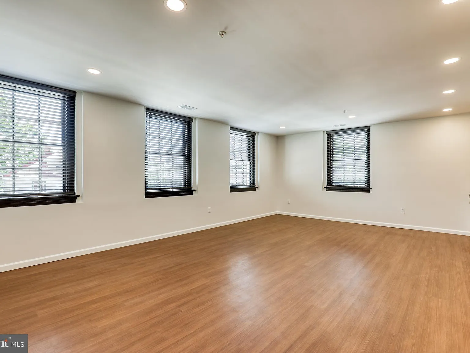 2 bed, 1150 sqft, $2,500 — Photo 2