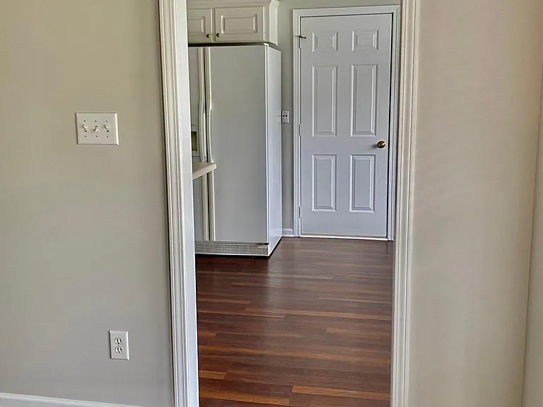 105 Chris Ln — Photo 4