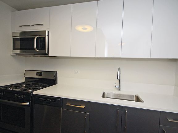 4th image of 235 E 44th St APT 4C