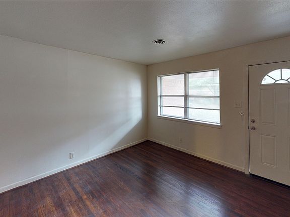 3rd image of 1705 Crescent St