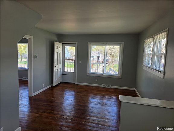 5th image of 1236 Decamp St
