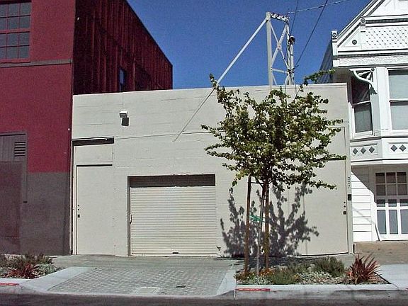 UNOBTRUSIVE FACADE