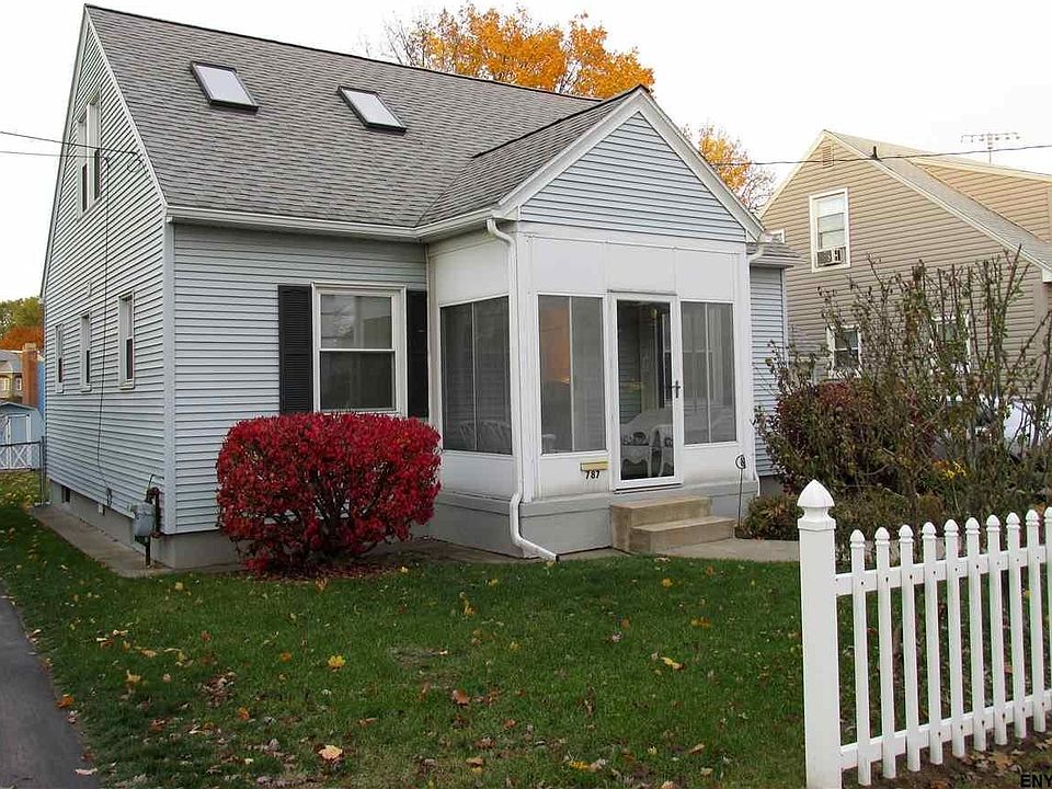 3 Bedrooms, 1 Bath, 1 Car Garage