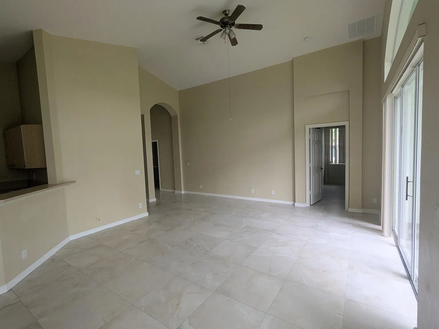3 bed, 2.0 bath, 1539 sqft, $2,300 — Photo 2