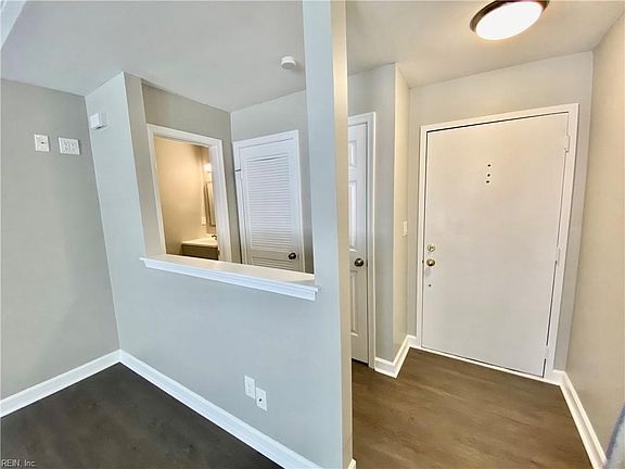 5th image of 421 Harbour Poin APT 305