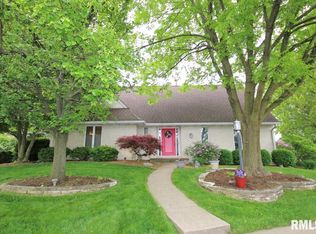5500 N Holly Hedges Ct, Peoria, IL