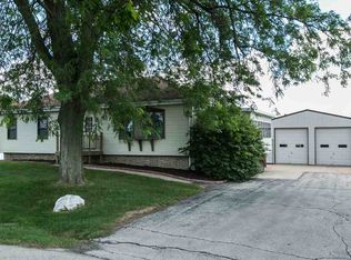 9043 N Badger Rd, East Dubuque, IL 61025