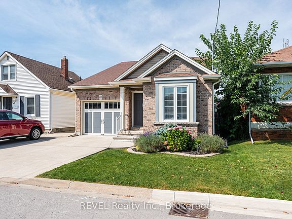 2nd image of 23 Myrtle Ave