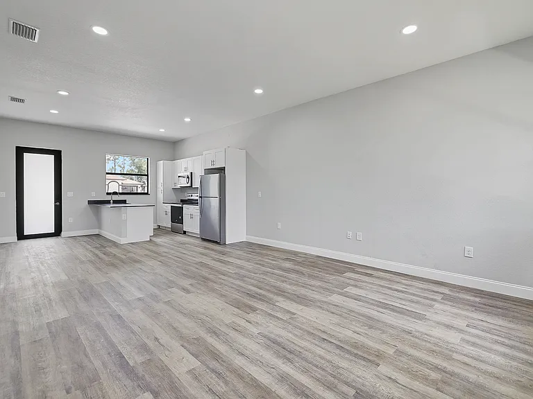 4723 29th St SW — Photo 12