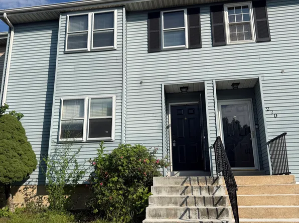 272 Green Ln, Newark, DE 19711