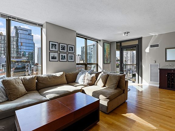2nd image of 400 N La Salle Dr APT 1208