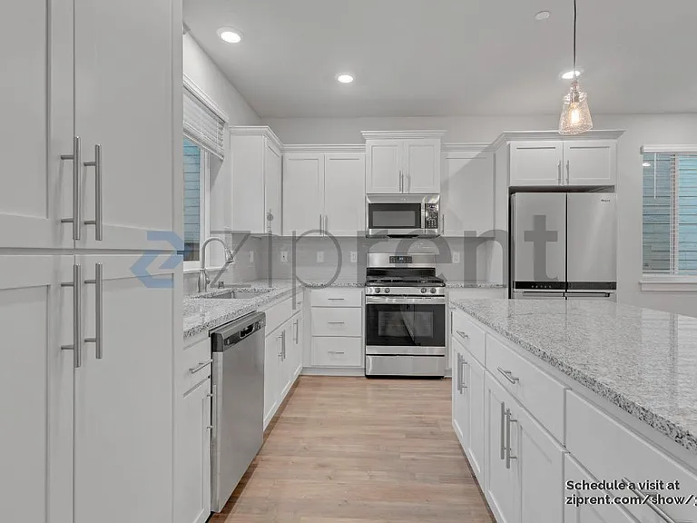 6460 N 89th Ave — Photo 6