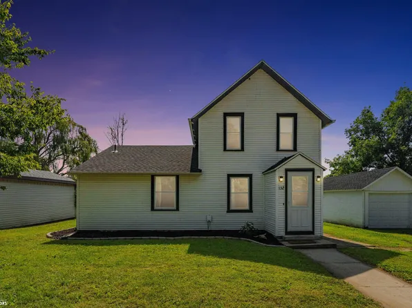 132 Green St, Center Point, IA 52213