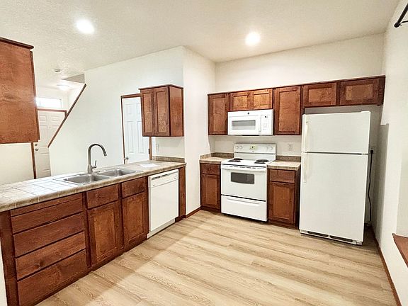 2nd image of 532-536 SW Nevada St #532