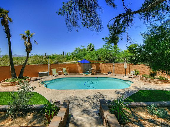 3rd image of 1424 W Chapala Dr