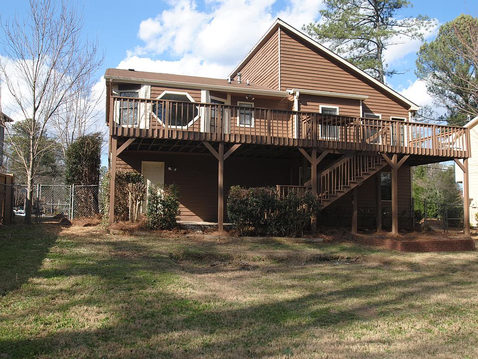 2nd image of 520 Canterbury Ln