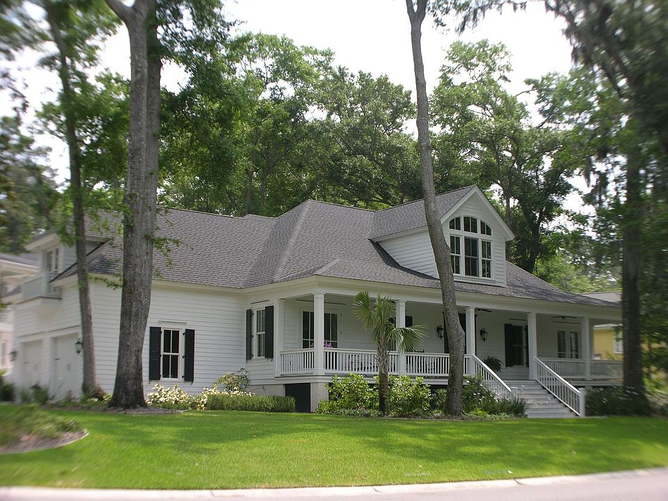 Corner Lot Front of House